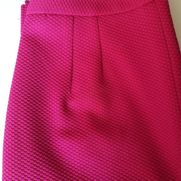 The Limited Fuchsia Pencil Skirt EUC - Picture 4 of 6